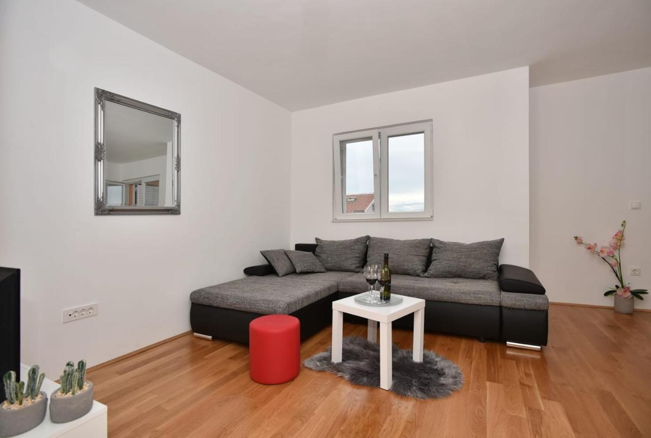 Apartment Anna A2+2 Makarska Exterior photo